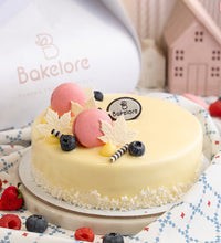 White Berrylicious Cake