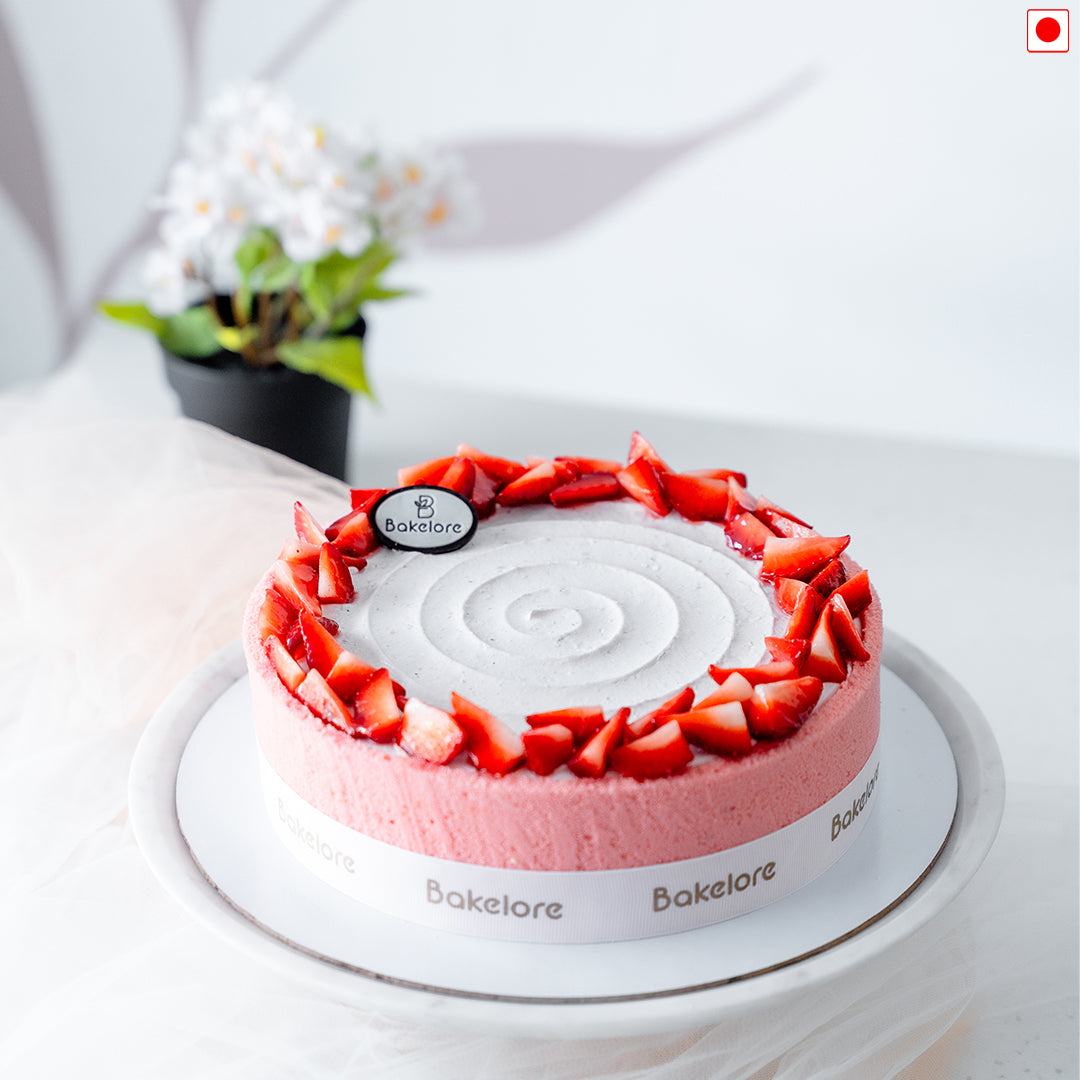 best-strawberry-cake-at-bakelore