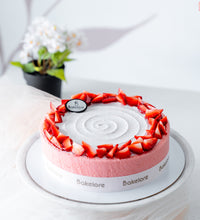 best-strawberry-cake-at-bakelore